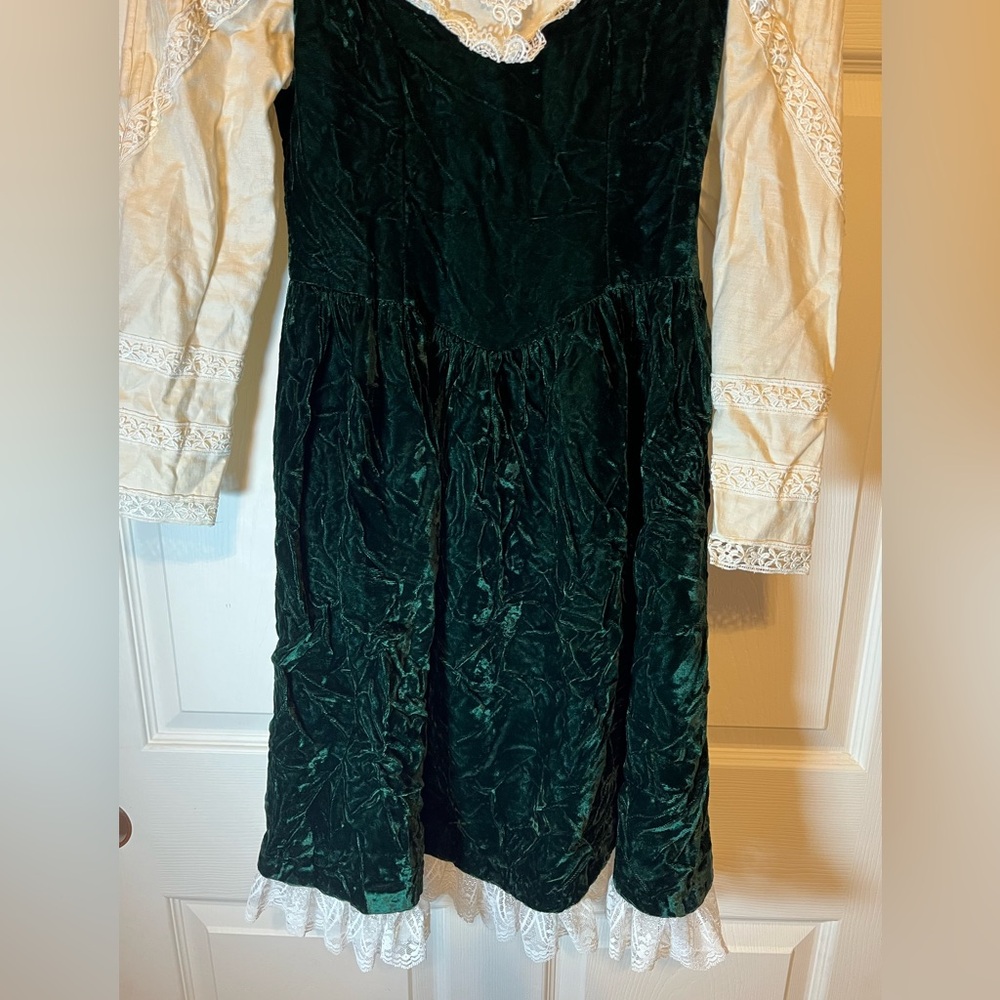 Gunne Sax Green Velvet Jump Dress with Cream Lace Blouse - Picture 2 of 15